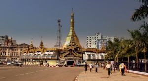 SULE_PAGODA_YANGON_MYANMAR_JAN_2013